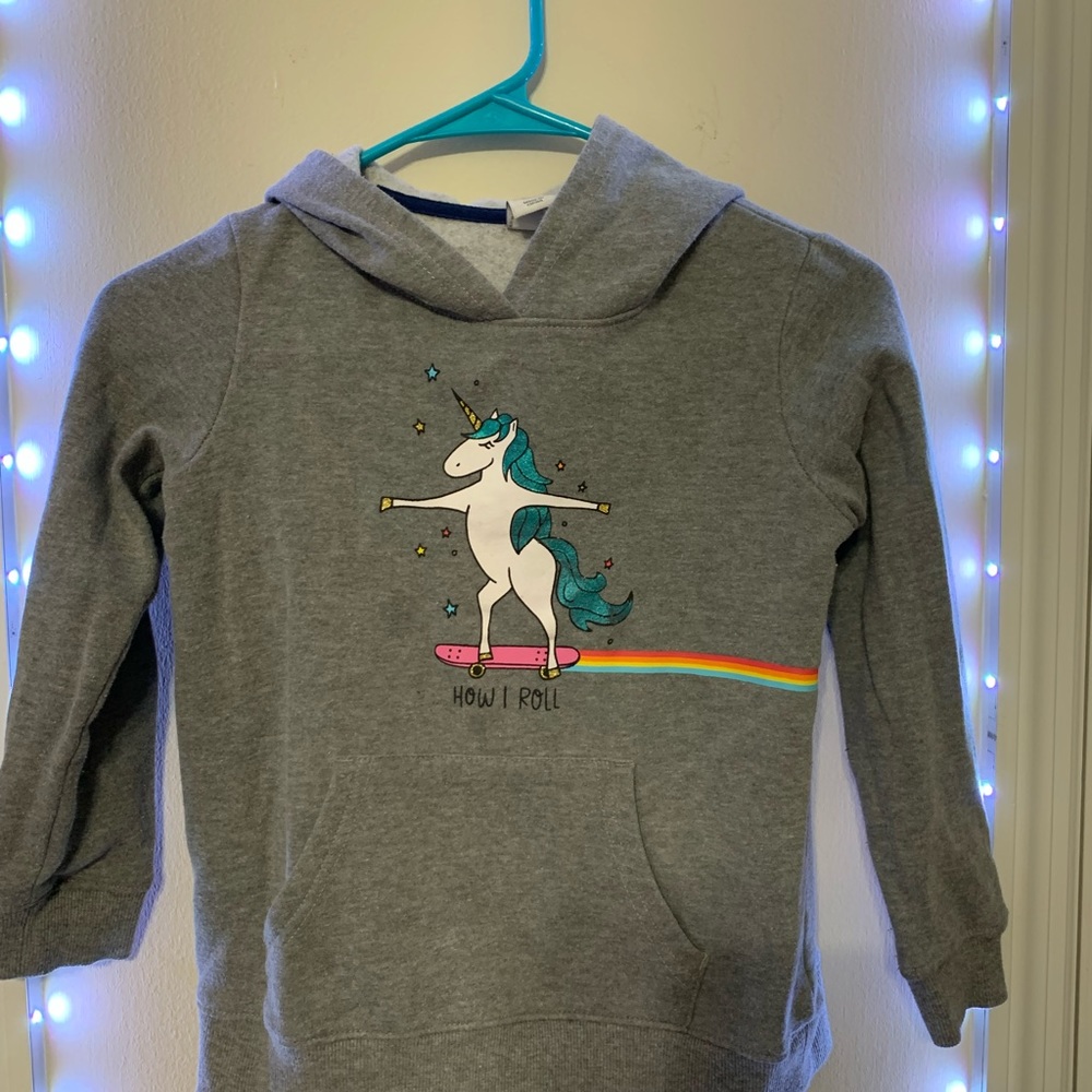 4 for $20- bundle and make me an offer :) Girl’s size 7 Unicorn sweatshirt